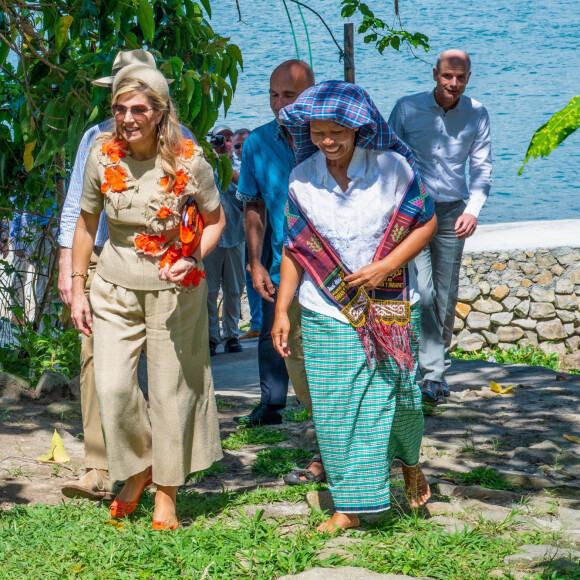 Le roi Willem Alexander et la reine Maxima, en visite d'état en Indonésie, posent sur L'île de Samosir, située sur le lac Toba le 11 mars 2020.  Sumatra, Indonesia - King Willem-Alexander and Queen Maxima of The Netherlands posing at the Toba Samosir during their State Visit to Indonesia.11/03/2020 - Sumatra