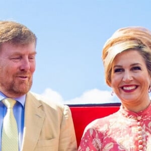 Le roi Willem Alexander et la reine Maxima, en visite d'état en Indonésie, posent sur L'île de Samosir, située sur le lac Toba le 11 mars 2020.  Sumatra, Indonesia - King Willem-Alexander and Queen Maxima of The Netherlands posing at the Toba Samosir during their State Visit to Indonesia.11/03/2020 - Sumatra