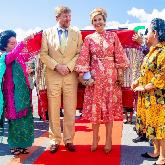 Le roi Willem Alexander et la reine Maxima, en visite d'état en Indonésie, posent sur L'île de Samosir, située sur le lac Toba le 11 mars 2020.  Sumatra, Indonesia - King Willem-Alexander and Queen Maxima of The Netherlands posing at the Toba Samosir during their State Visit to Indonesia.11/03/2020 - Sumatra