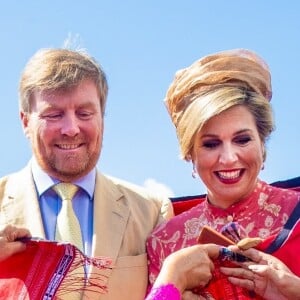 Le roi Willem Alexander et la reine Maxima, en visite d'état en Indonésie, posent sur L'île de Samosir, située sur le lac Toba le 11 mars 2020.  Sumatra, Indonesia - King Willem-Alexander and Queen Maxima of The Netherlands posing at the Toba Samosir during their State Visit to Indonesia.11/03/2020 - Sumatra