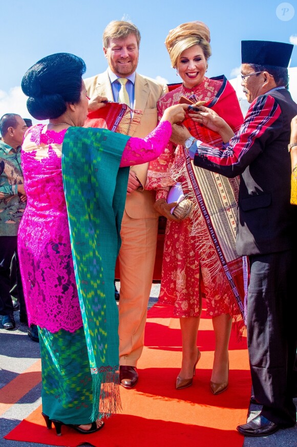 Le roi Willem Alexander et la reine Maxima, en visite d'état en Indonésie, posent sur L'île de Samosir, située sur le lac Toba le 11 mars 2020.  Sumatra, Indonesia - King Willem-Alexander and Queen Maxima of The Netherlands posing at the Toba Samosir during their State Visit to Indonesia.11/03/2020 - Sumatra