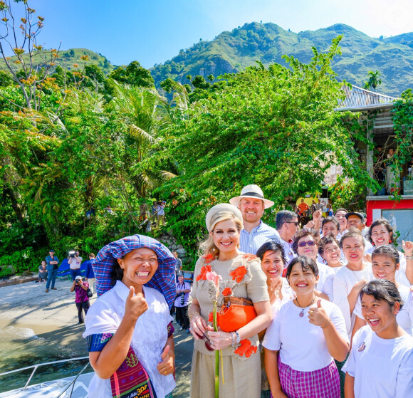 Le roi Willem Alexander et la reine Maxima, en visite d'état en Indonésie, posent sur L'île de Samosir, située sur le lac Toba le 12 mars 2020.  Sumatra, Indonesia - King Willem-Alexander and Queen Maxima of The Netherlands posing at the Toba Samosir during their State Visit to Indonesia.11/03/2020 - Sumatra