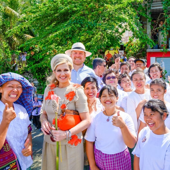 Le roi Willem Alexander et la reine Maxima, en visite d'état en Indonésie, posent sur L'île de Samosir, située sur le lac Toba le 12 mars 2020.  Sumatra, Indonesia - King Willem-Alexander and Queen Maxima of The Netherlands posing at the Toba Samosir during their State Visit to Indonesia.11/03/2020 - Sumatra