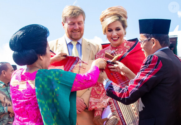 Le roi Willem Alexander et la reine Maxima, en visite d'état en Indonésie, posent sur L'île de Samosir, située sur le lac Toba le 11 mars 2020.  Sumatra, Indonesia - King Willem-Alexander and Queen Maxima of The Netherlands posing at the Toba Samosir during their State Visit to Indonesia.11/03/2020 - Sumatra