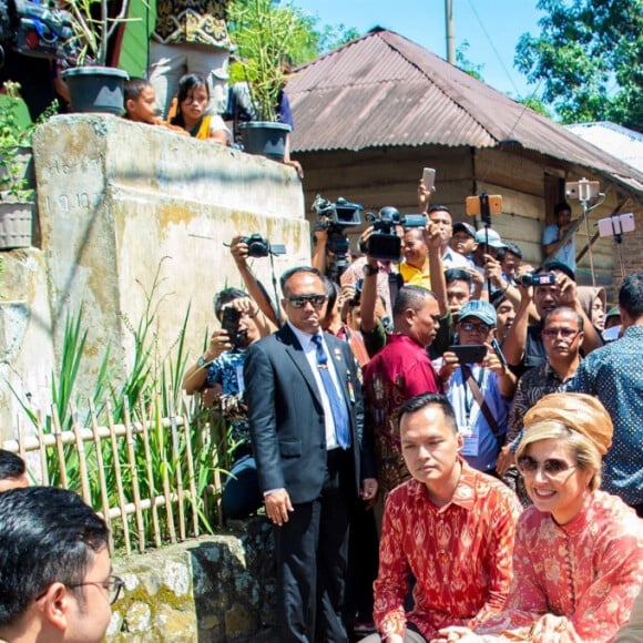 Le roi Willem Alexander et la reine Maxima, en visite d'état en Indonésie, posent sur L'île de Samosir, située sur le lac Toba le 11 mars 2020.  Sumatra, Indonesia - King Willem-Alexander and Queen Maxima of The Netherlands posing at the Toba Samosir during their State Visit to Indonesia.11/03/2020 - Sumatra