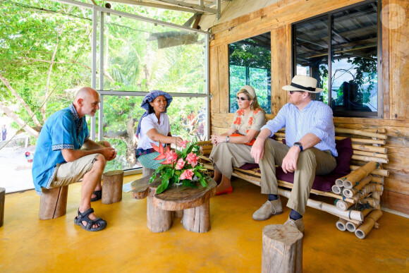 Le roi Willem Alexander et la reine Maxima, en visite d'état en Indonésie, posent sur L'île de Samosir, située sur le lac Toba le 12 mars 2020.  Sumatra, Indonesia - King Willem-Alexander and Queen Maxima of The Netherlands posing at the Toba Samosir during their State Visit to Indonesia.11/03/2020 - Sumatra