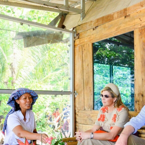 Le roi Willem Alexander et la reine Maxima, en visite d'état en Indonésie, posent sur L'île de Samosir, située sur le lac Toba le 12 mars 2020.  Sumatra, Indonesia - King Willem-Alexander and Queen Maxima of The Netherlands posing at the Toba Samosir during their State Visit to Indonesia.11/03/2020 - Sumatra