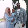 Khloe Kardashian a dit que T. Thompson a essayé de l'embrasser avant la fête d'anniversaire de leur fille True, avant de fondre en larmes lors de l'émission "Keeping Up with The Kardashians". Le couple s'est séparé après le scandale de fraude du joueur de la NBA avec Jordyn Woods et après la trahison, Khloe se sentait toujours "humiliée et blessée". Cependant, le premier anniversaire de sa fille, True Thompson, approchant à grands pas, Khloe savait qu'elle devrait faire face à son ex. Los Angeles. Le 8 septembre 2019.