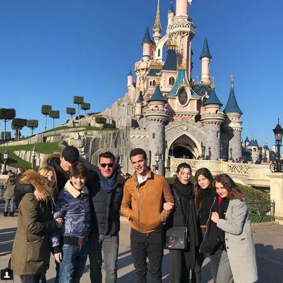 Benjamin Castaldi, ses fils Simon, Julien, Enzo, sa femme Aurore Aleman, Paloma - Disneyland Paris, 14 janvier 2018