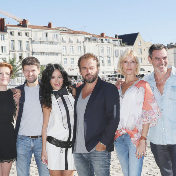 Jules Fabre, Enola Righi, Grant Lawrens, Fabienne Carat, Stéphane Henon, Rebecca Hampton, Jérôme Bertin et Manon Bresch du feuilleton télévisé "Plus belle la vie" au photocall du quatrième jour du festival international du film de La Rochelle, France, le 15 septembre 2018. © Patrick Bernard/Bestimage