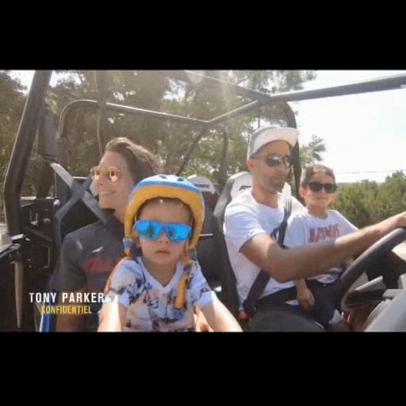 Tony Parker filmé dans sa propriété de San Antonio avec ses fils Josh et Liam pour le documentaire "Tony Parker confidentiel" diffusé sur TMC le 24 mars 2020.