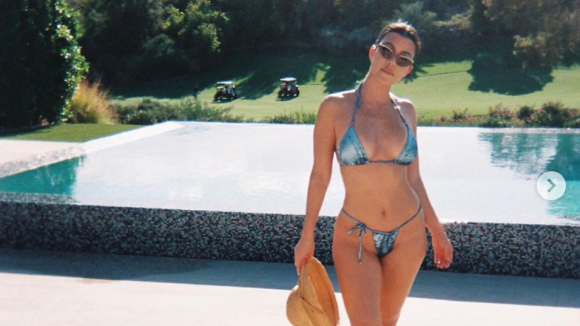 Kourtney Kardashian : Son confinement en bikini près de sa piscine