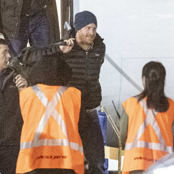 Premières photos du prince Harry à son arrivée à l'aéroport de Victoria à Sidney au Canada pour rejoindre sa femme M. Markle, la duchesse de Sussex, le 20 janvier 2020  Prince Harry spotted for the first time as he arrives in Victoria, BC to meet up with his wife M. Markle. 20th january 202020/01/2020 - Sidney