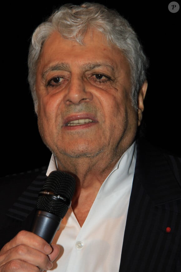 Exclusif - Enrico Macias lors d'un concert exceptionnel au profit de l'association Lehosheet Yad à l'espace Rachi-Guy de Rothschild à Paris, France, le 16 janvier 2020. L'association Lehosheet Yad accompagne et soutient les enfants et leurs familles dans la lutte contre le cancer. © Philippe Baldini/Bestimage