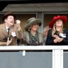 Camilla Parker-Bowles, duchesse de Cornouailles et ses enfants, son fils Tom Parker Bowles et sa fille Laura Lopes au Festival de Cheltenham à l'Hippodrome de Cheltenham, le 11 mars 2015.