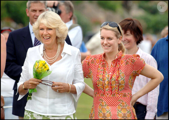 Camilla Parker-Bowles et sa fille Laura au Bowood Dog Show and Country Fair, dans le Wiltshire, en 2006.