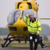 Le prince William lors de son premier jour en tant que pilote d'hélicoptère-ambulance au sein de l'organisme caritatif East Anglian Air Ambulance (EAAA) à l'aéroport de Cambridge, le 13 juillet 2015.