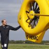 Le prince William lors de son dernier vol en hélicoptère pour l'East Anglian Air Ambulance à l'aéroport Marshall près de Cambridge, le 27 juillet 2017.