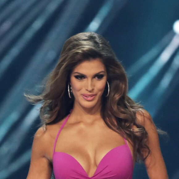 La Française Iris Mittenaere couronnée Miss Univers. Choisie face à ses 85 concurrentes, la Française Iris Mittenaere a été élue lundi 30 janvier Miss Univers lors d'un concours télévisé organisé à Pasay, Philippines, le 30 janvier 2017. © Linus Guardian Escandor/Zuma Press/Bestimage