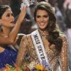 Iris Mittenaere et Pia Wurtzbach, Miss Univers 2015 - La Française Iris Mittenaere couronnée Miss Univers. Choisie face à ses 85 concurrentes, la Française Iris Mittenaere a été élue lundi 30 janvier Miss Univers lors d'un concours télévisé organisé à Manille, aux Philippines le 30 janvier 2017. © Linus Guardian Escandor Ii via ZUMA Wire / Bestimage