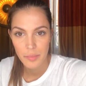 Iris Mittenaere a réalisé un live Instagram en plein confinement le 30 mars 2020.