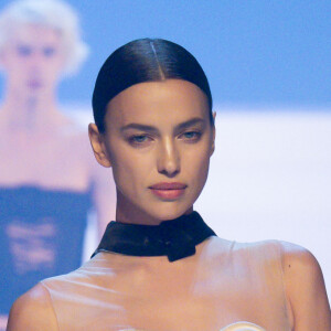 Irina Shayk lors du dernier défilé de mode Haute-Couture printemps-été 2020 "Jean-Paul Gaultier" au théâtre du Châtelet à Paris, France, le 22 janvier 2020.