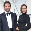 Bradley Cooper et sa compagne Irina Shayk lors du photocall des arrivées de la 91ème cérémonie des Oscars 2019 au théâtre Dolby à Hollywood, Los Angeles, Californie, Etats-Unis, le 24 février 2019.