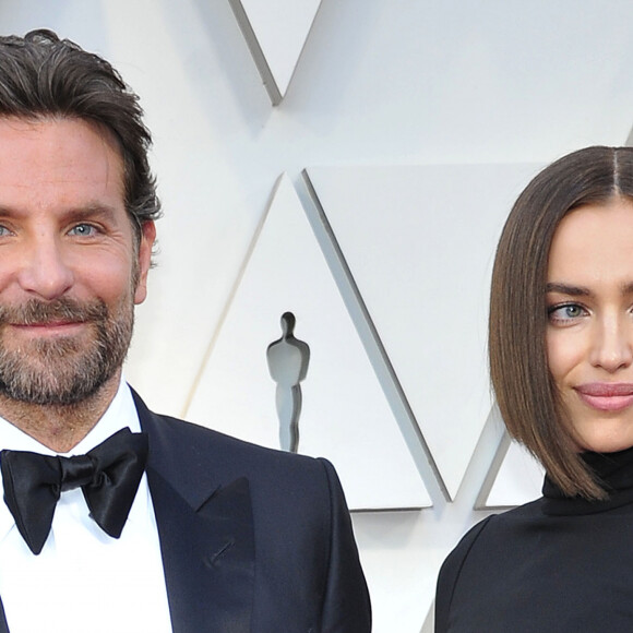 Bradley Cooper et sa compagne Irina Shayk lors du photocall des arrivées de la 91ème cérémonie des Oscars 2019 au théâtre Dolby à Hollywood, Los Angeles, Californie, Etats-Unis, le 24 février 2019.