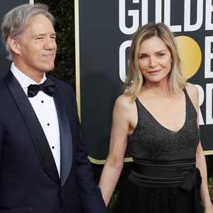David E. Kelley et sa femme Michelle Pfeiffer - Photocall de la 77ème cérémonie annuelle des Golden Globe Awards au Beverly Hilton Hotel à Los Angeles, le 5 janvier 2020.