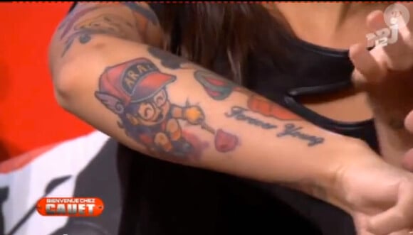 Alizée et son tatouage Arale chez Cauet sur NRJ 12.