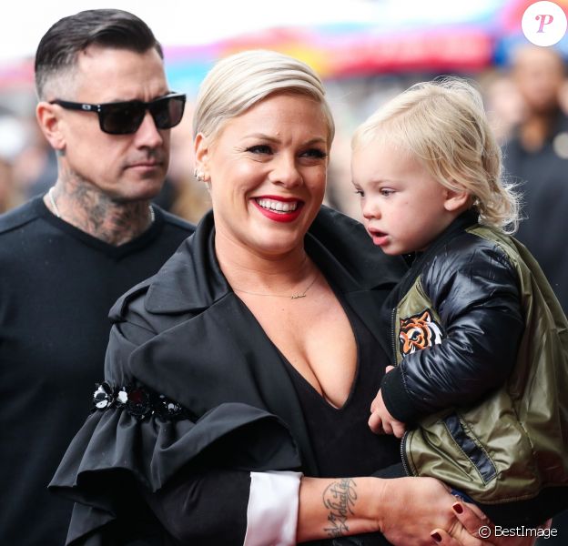 Pink, son mari Carey Hart avec leur fils Jameson Moon Hart - La chanteuse Pink (Alecia Beth Moore) reçoit son étoile sur le Walk of Fame à Hollywood, Los Angeles, le 5 février 2019. Elle a reçu la 2656ème étoile dans la catégorie "Recording".