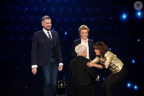 Exclusif - Olivier Minne, Sheila, Mimie Mathy, Faustine Bollaert - Enregistrement de l'émission "La Boîte à secrets 4" à Paris, présentée par F.Bollaert, et diffusée le 10 avril sur France 3. Le 23 janvier 2020 © Tiziano Da Silva / Bestimage