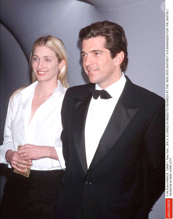 John Kennedy, Jr. et sa femme Carolyn Bessette à une levée de fonds pour le Whitney Museum, à New York. © All Action/ABACA.