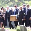 Joe Kennedy III, Paul Michael Hill, Conor Kennedy lors des obsèques de Saoirse Kennedy Hill au cimetière de Saint Francis Xaviers à Centerville, Massachusetts, Etats-Unis, le 5 août 2019.