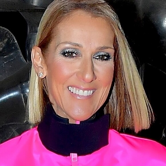 Céline Dion prend la pose pour les photographes après son show au Barclay's Center à New York, le 5 mars 2020.