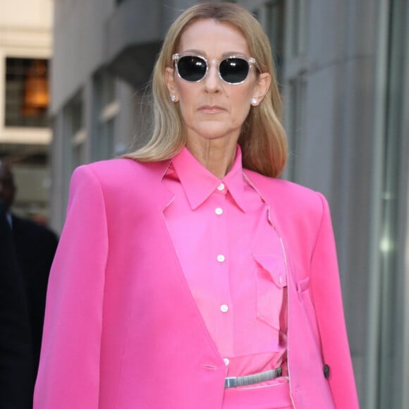 Céline Dion a choisi de s'habiller en rose pour la Journée Internationale pour les Droits des Femmes à New York le 7 mars 2020.