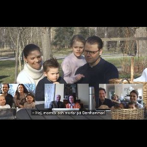 La famille royale de Suède a fêté Pâques ensemble en visio, le 12 avril 2020, en pleine période de confinement en raison de la pandémie du coronavirus, et a partagé des extraits de ces moments en famille inédits sur Instagram.