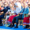 Hanna Oberg ("prix Victoria Award"), le prince Daniel, la princesse Estelle de Suède, la princesse Victoria de Suède, le roi Carl Gustav de Suède, la reine Silvia lors de la célébration du 42e anniversaire de la princesse Victoria à Borgholm le 14 juillet 2019.