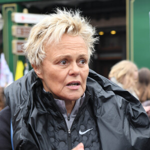 Muriel Robin - De nombreuses artistes et personnalités marchent contre les violences sexistes et sexuelles (marche organisée par le collectif NousToutes) de place de l'Opéra jusqu'à la place de la Nation à Paris le 23 Novembre 2019 © Coadic Guirec / Bestimage