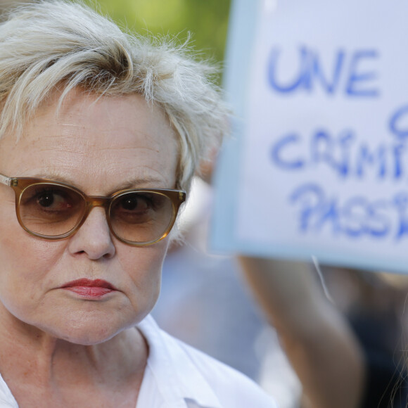 Muriel Robin - Rassemblement contre les violences faites aux femmes, Place de la République à Paris. Le 6 juillet 2019 © Stephen Caillet / Panoramic / Bestimage