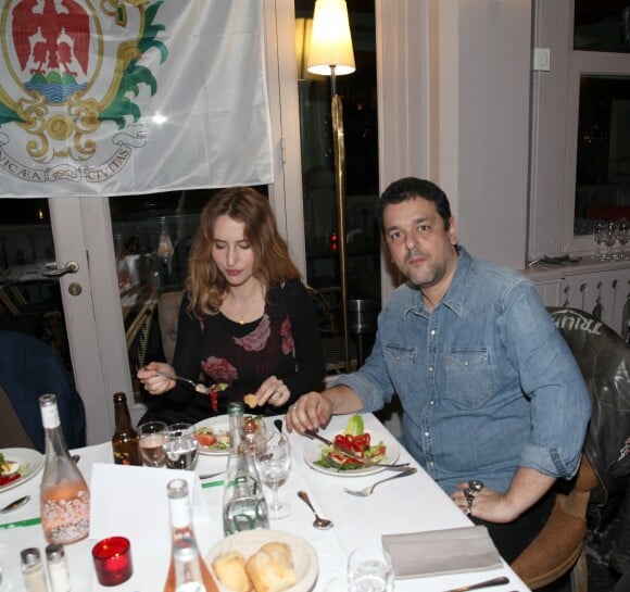 Exclusif - Joann Sfar et sa compagne Louise Lacoste - L'Association "Journalistes niçois de Paris" reçoit au Châlet des Iles au Bois de Boulogne, à Paris, le 14 mars 2017 © Didier Sabardin/bestimage