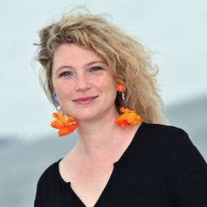 Cécile Bois, actrice française - Photocall au MIP TV 2016 afin de présenter "Candice Renoir". Le 4 avril 2016 à Cannes. © Bruno Bebert / Bestimage