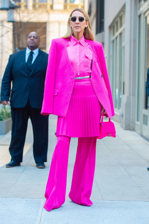 Celine Dion a choisi de s'habiller en rose pour la Journée Internationale pour les Droits des Femmes à New York le 7 mars 2020.