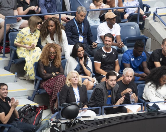 Meghan Markle, duchesse de Sussex, au côté de Anna Wintour, Venus Williams, Patrick Mouratoglou et Alexis Ohanian (le mari de S. Williams) dans les tribunes de la finale femme du tournoi de l'US Open 2019 opposant Serena Williams à Bianca Andreescu (3-6 / 5-7) au Billie Jean King National Tennis Center à New York, le 7 septembre 2019.