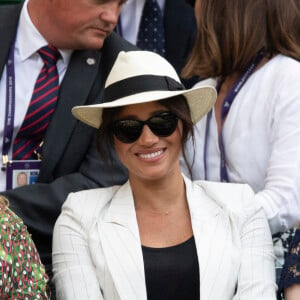 Meghan Markle, duchesse de Sussex, assiste au match "Serena Williams vs Kaja Juvan (2/6 - 6/2 - 6/4)" au Tournoi de Wimbledon 2019, le 4 juillet 2019.