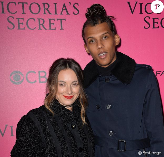 Le chanteur Stromae et sa femme Coralie Barbier lors du photocall du Victoria's Secret Fashion 2016 au Grand Palais à Paris, France, le 30novembre 2016. © BOV/Bestimage