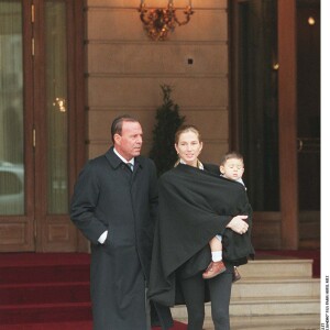 Julio Iglesias, sa femme Miranda et leur fils Miguel à Paris en 1998.
