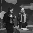 En France, à Paris, lors d'un sketch sur le plateau de l'émission Top Club, le duo comique Les Frères ennemis, Teddy Vrignault et André Gaillard le 24 novembre 1978.