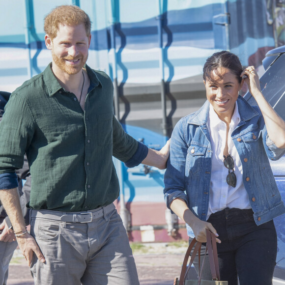 Le prince Harry, duc de Sussex, et Meghan Markle, duchesse de Sussex rencontrent les membres de "Waves for Change" au Cap lors de leur 2ème journée en Afrique du Sud. Le 24 septembre 2019