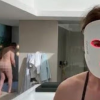 Capture Twitter. Vidéo live de Trinny Woodall où son mari surgit nu sans qu'elle ne s'en aperçoive, le mardi 21 avril 2020.